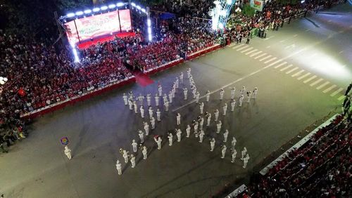 Đoàn Quân nhạc biểu diễn tại trung tâm sự kiện. (Ảnh: Công an Lạng Sơn cung cấp)