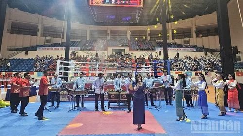 Biểu diễn nghệ thuật truyền thống Khmer tại lễ khai mạc. (Ảnh: THANH TÂM)