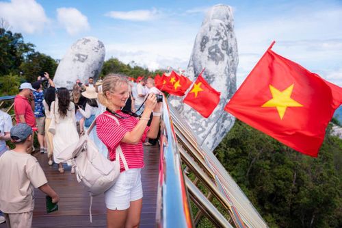 Du khách tham quan Bà Nà Hills trong kỳ nghỉ lễ 2-9.