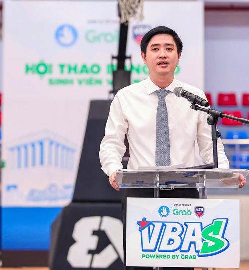 Anh Lâm Tùng - Ủy viên Ban Thường vụ, Phó Trưởng ban Công tác Thiếu nhi T.Ư Đoàn, Phó Chủ tịch thường trực T.Ư Hội Sinh viên Việt Nam phát biểu khai mạc.
