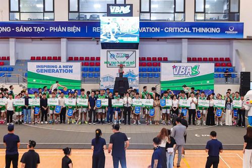 24 đội nam, nữ đến từ 15 trường đại học tại Hà Nội.