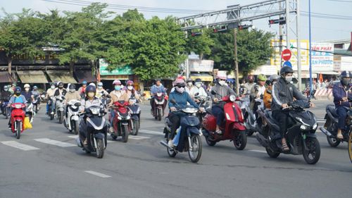  Tại các khu công nghiệp như Việt Hương 1, VSIP 1, hàng chục ngàn lao động đã trở lại làm việc 