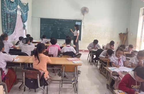 Một buổi dạy lớp ghép tại điểm trường Ea Sanh xã Krông Á, tỉnh Đắk Lắk.