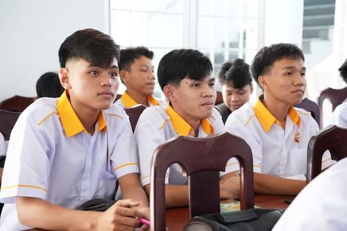 Tân học viên, sinh viên được gặp gỡ giáo viên chủ nhiệm và làm quen với lớp.