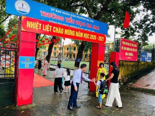 Trường Tiểu học Đa Mai đón học sinh lớp 1.