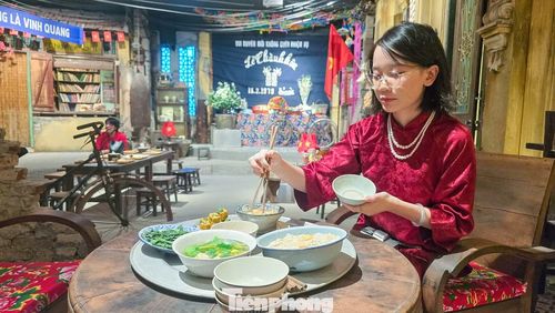 Lê Nguyễn Nhật Minh - sinh viên Đại học Kinh tế Quốc dân, chia sẻ: "Chuyến tham quan giúp em hình dung rõ ràng và sống động hơn rất nhiều về đời sống thời bao cấp, thay vì những khái niệm trừu tượng qua sách vở."