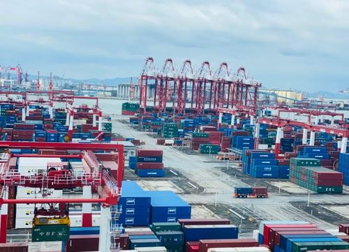 Cảng tự động hóa đa phương thức sông - biển - đường sắt đầu tiên trên thế giới. Ảnh: Tu Hiền.