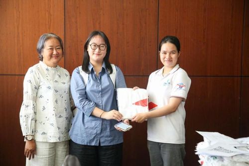 Đông đảo tân sinh viên và phụ huynh có mặt tại PVU để làm thủ tục nhập học.