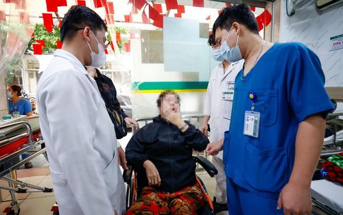 Bệnh nhân cấp cứu đột quỵ tại Bệnh Viện Bạch Mai (Hà Nội). Ảnh: P.Hải.