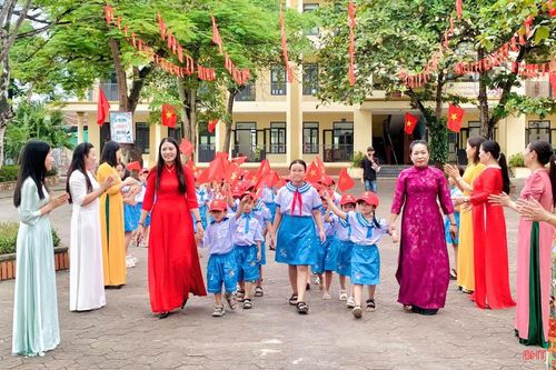Sau kỳ nghỉ, các trường học chuẩn bị điều kiện cần thiết để chào đón học sinh mùa tựu trường.