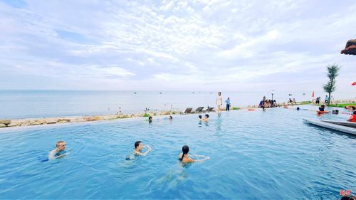 Du khách nước ngoài trải nghiệm tại KDL Quỳnh Viên trong kỳ nghỉ lễ Quốc khánh 2/9.