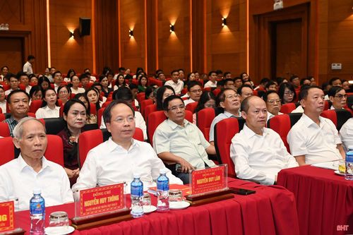 Các đồng chí Thường trực Tỉnh ủy tham dự tại điểm cầu tỉnh Hà Tĩnh.
