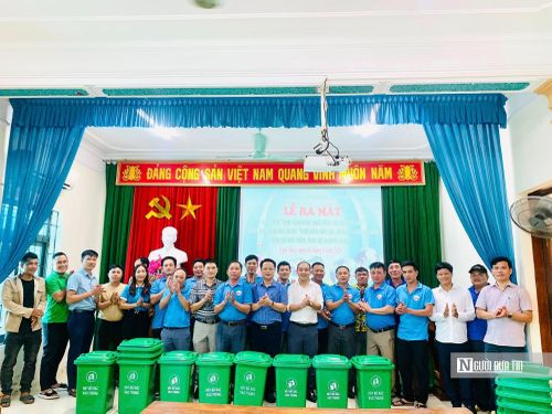 Mô hình "Thu gom rác thải rắn từ biển về bờ" được các ngư dân ủng hộ. Ảnh Tiến Lợi.