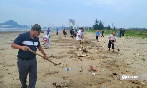 Công tác vệ sinh môi trường được phường Cửa Lò thường xuyên tổ chức.