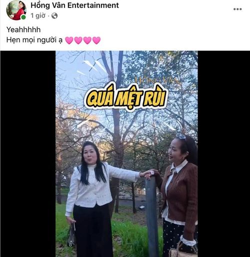 NSND Hồng Vân và Ốc Thanh Vân chia sẻ những clip trong chuyến lưu diễn.