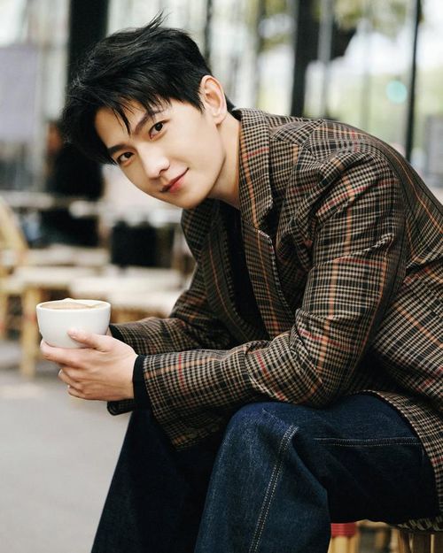 Bước qua thời kỳ bùng nổ của một ngôi sao lưu lượng, Dương Dương đang đứng trước thử thách tạo ra những vai diễn đủ sức vượt khỏi danh xưng "nam thần".