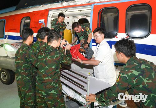 Lúc 3 giờ 52 phút ngày 3/9, máy bay trực thăng EC-225 mang số hiệu VN-8622 của Binh đoàn 18, cùng Tổ Cấp cứu hạ cánh tại bãi đáp Tòa nhà Đa khoa 1.000 giường của Bệnh viện Quân y 175.