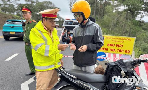 CSGT Lâm Đồng kiểm tra tốc độ tại các tuyến đường trọng điểm dịp lễ.