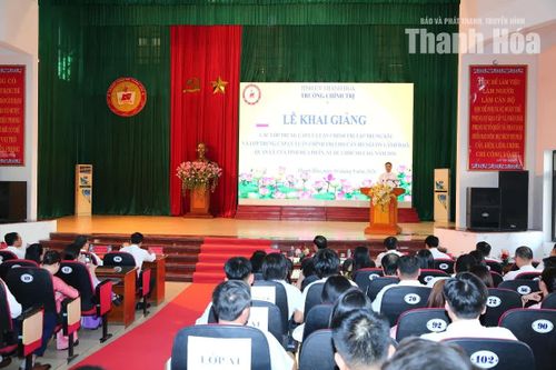 Toàn cảnh buổi lễ khai giảng.
