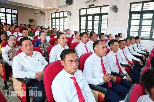Các học viên tại lớp khai giảng.