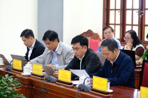 Đại diện lãnh đạo các sở, ngành tham dự buổi làm việc