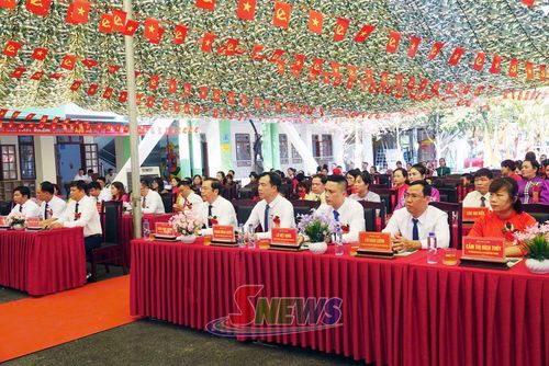 Các đại biểu dự lễ khánh thành.