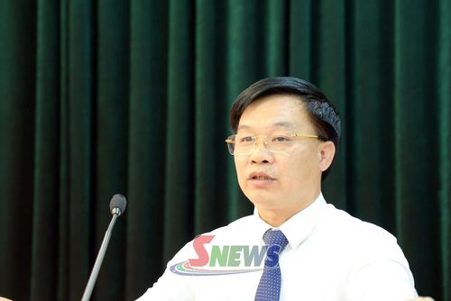 Đồng chí Trần Bình Minh, Chánh Văn phòng UBND tỉnh, phát biểu giao nhiệm vụ.
