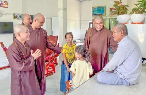 Với tinh thần lạc quan của ba, sự động viên của người thân, ba kiên cường chống chọi với bệnh tật, cố gắng rèn luyện sức khỏe và kết quả cũng đỡ hơn nhiều