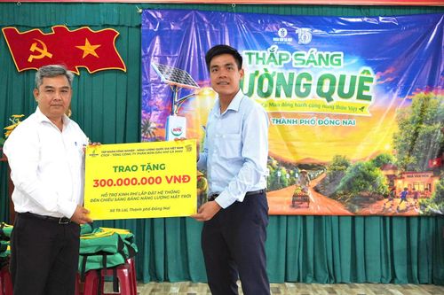 PVCFC trao tặng công trình trị giá 300 triệu đồng cho xã Tà Lài, TP. Đồng Nai. Ảnh: N.Duyên