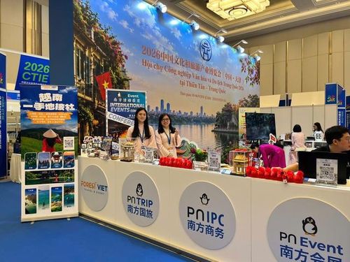 Quang cảnh gian trưng bày của Thành phố Hà Nội tại Hội chợ. Ảnh: KIều Việt