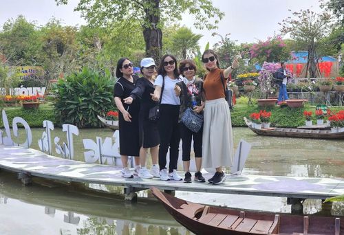 Kết nối du lịch giữa TP Hồ Chí Minh và các tỉnh miền Tây đang tạo được sức hút từ du khách.
