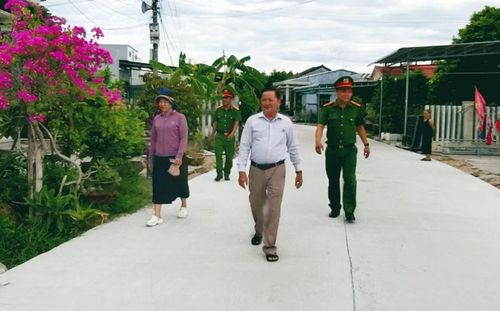 Hàng chục tuyến đường giao thông nông thôn tại xã Xuân Phú đã được bê tông hóa nhờ vào việc người dân hiến đất, mở đường.
