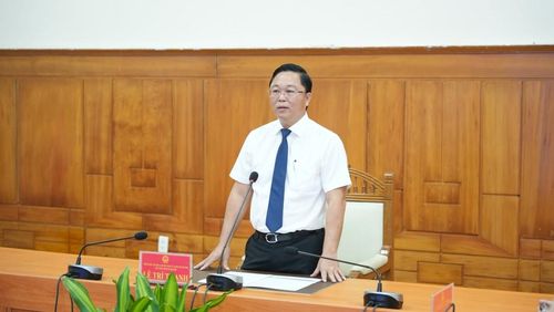 Chủ tịch UBND thành phố Lê Trí Thanh phát biểu giao nhiệm vụ tại buổi lễ
