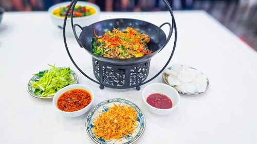 Món ốc nhồi nướng mỡ chài. Ảnh: Nguyên Hưng