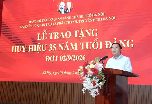 Bí thư Đảng ủy, Giám đốc Cơ quan Báo và Phát thanh, Truyền hình Hà Nội Nguyễn Thanh Liêm trao phát biểu tại buổi lễ. Ảnh: Phạm Hùng