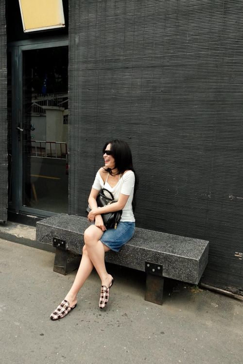 Việc Hoàng Thùy Linh liên tục xuất hiện với những hình ảnh OOTD vì thế mang đến một góc nhìn khác về nữ ca sĩ. Bên cạnh hình ảnh nghệ sĩ gắn với những sản phẩm âm nhạc được đầu tư về concept, cô đang cho thấy khả năng biến hóa trong phong cách cá nhân, đặc biệt ở những khoảnh khắc đời thường.