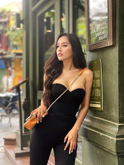 Mai Phương Thúy sinh năm 1988 tại Hà Nội. Năm 2006, khi mới 18 tuổi, cô đăng quang Hoa hậu Việt Nam và nhanh chóng trở thành một trong những người đẹp được chú ý nhất làng giải trí. Sau đó, cô đại diện Việt Nam tham dự Miss World 2006 và lọt Top 17 chung cuộc. Hai thập kỷ sau ngày đăng quang, cuộc sống của Mai Phương Thúy đã có nhiều thay đổi. Từ một hoa hậu thường xuyên xuất hiện tại các sự kiện, cô dần rút khỏi những hoạt động giải trí và tập trung nhiều hơn cho công việc kinh doanh, đầu tư. Đây cũng là lựa chọn được cô duy trì trong nhiều năm qua.
