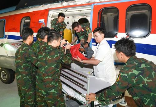 Bệnh nhân được chuyển về Bệnh viện Quân y 175 để tiếp tục điều trị. Ảnh: BVCC.