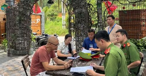 Đoàn kiểm tra làm việc với cơ sở lưu trú, kinh doanh dịch vụ