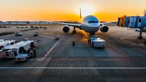 Ông đề cập cảnh báo của Ukraine về mức độ an toàn của hàng không dân dụng trong không phận Nga, trong bối cảnh Kiev tiến hành các cuộc tập kích bằng máy bay không người lái vào sâu trong lãnh thổ Nga.