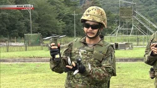 Drone dùng cho mục đích tấn công được giới thiệu với báo chí hôm 2-9. Ảnh: NHK