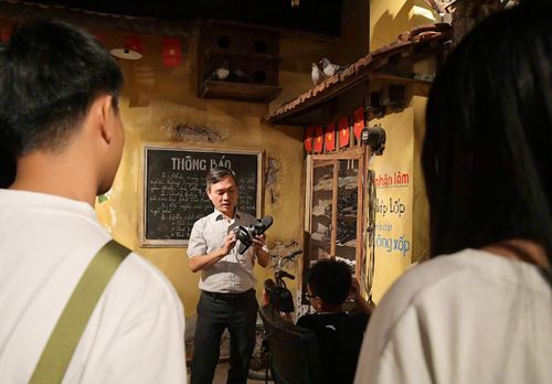 Những câu chuyện về phương tiện đi lại, sinh hoạt và giải trí giúp người tham gia hình dung rõ hơn về đời sống một thời.