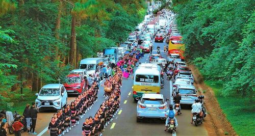 Một số tuyến đường Măng Đen rất đông phương tiện lưu thông dịp lễ Quốc khánh 2/9. Tấn Thành.