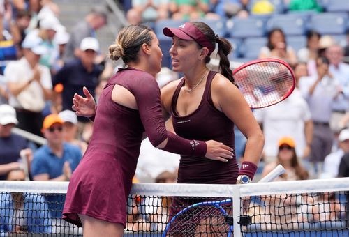 Tại US Open 2026 (Giải quần vợt Mỹ mở rộng), cô đánh bại Elena-Gabriela Ruse 6-3, 6-2 ở vòng đầu, sau đó vượt qua đồng hương Sofia Kenin 6-3, 6-1 để vào vòng 3. Cô sẽ gặp Leylah Fernandez ở vòng tiếp theo. Grand Slam vẫn là danh hiệu Pegula chưa thể chạm tới. Ảnh: Robert Deutsch/Reuters.