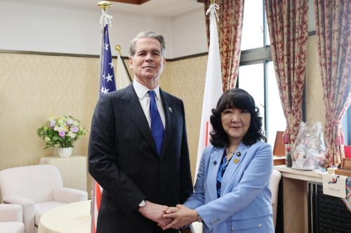  Bộ trưởng Bộ Tài chính Mỹ Scott Bessent (trái) và Bộ trưởng Bộ Tài chính Nhật Bản Satsuki Katayama. Ảnh: Bloomberg. 