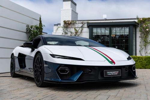  Nhờ đó, mẫu xe hybrid này có sức mạnh tối đa 920 mã lực, giúp mẫu siêu xe HPEV của Lamborghini có khả năng tăng tốc 0-100 km/h chỉ trong 2,7 giây, tốc độ tối đa 343 km/h. 