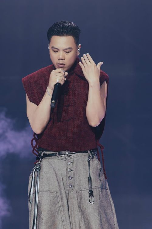 Thái VG không ít lần thử sức với việc hát ballad bằng tiếng Việt. Dù vậy, nam rapper hát không rõ lời, sai giai điệu dẫn tới bị lạc lõng trong màn trình diễn. Đến tận thời điểm hiện tại, Thái VG vẫn không được xếp hạng những nhân tố nổi bật nhất tại cuộc thi. Điểm hỏa lực của anh cũng không cao.