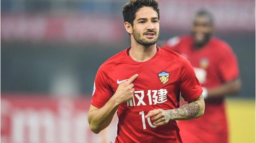 Pato sắp trở thành ông chủ CLB hạng 4 Anh.