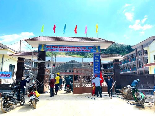Từ một công trình còn ngổn ngang những ngày trước, ngôi trường mới sẵn sàng để đón những lớp học đầu tiên