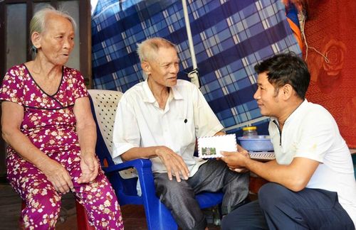 Trưởng thôn Phước Thiện Nguyễn Văn Thành luôn gần gũi, lắng nghe và kịp thời hỗ trợ người dân